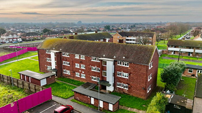 2 Bedroom Block Of Apartments For Sale In Hatch Grove, Romford, RM6