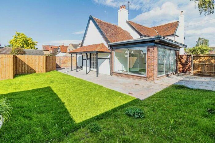 4 Bedroom Detached House To Rent In Bedford Road, Barton Le Clay, MK45