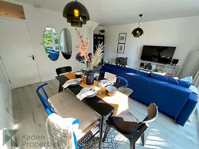 3 Bedroom Flat To Rent In Camden Street, Ucl, Euston, Lse, West End, Bloomsbury, London, NW1