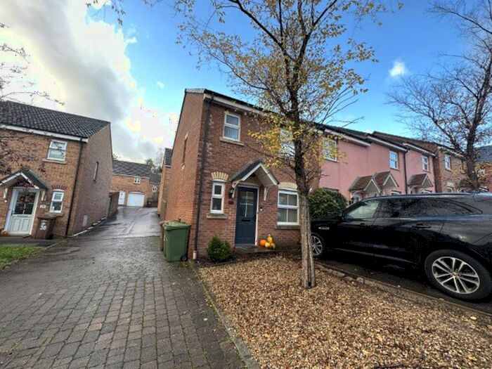 3 Bedroom Property To Rent In Dragon Way, Penallta, Hengoed, CF82