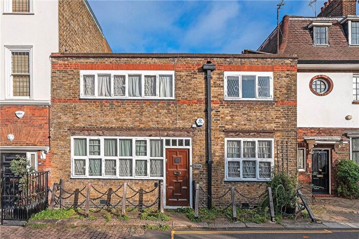 3 Bedroom End Of Terrace House For Sale In Aubrey Walk, London, W8