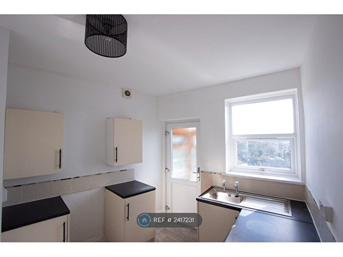 3 Bedroom Flat To Rent In Christchurch Road, Newport, NP19