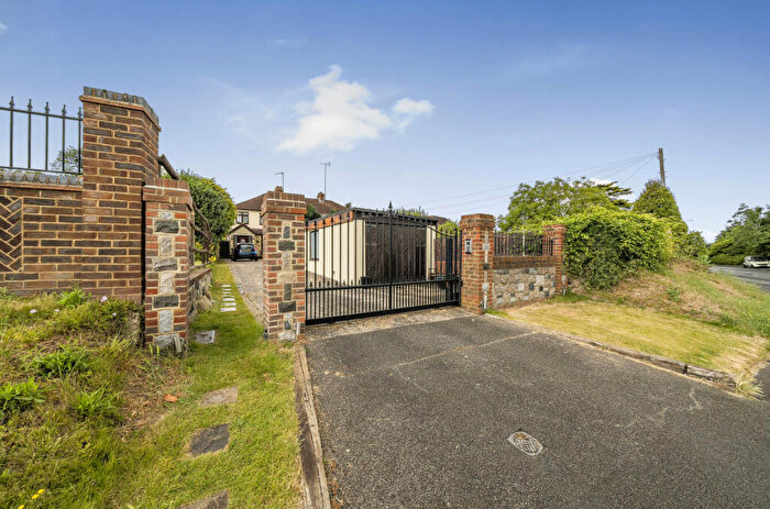 3 Bedroom End Of Terrace House For Sale In Birchwood Road, Wilmington, Dartford, Kent, DA2