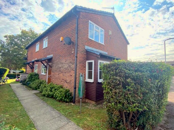 1 Bedroom Flat To Rent In Hathaway Close, Ruislip, HA4
