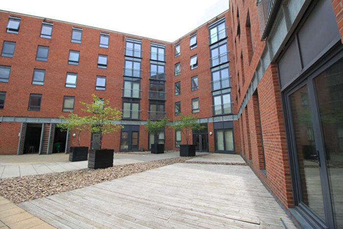 2 Bedroom Flat To Rent In Dun Street, Sheffield, Uk, S3