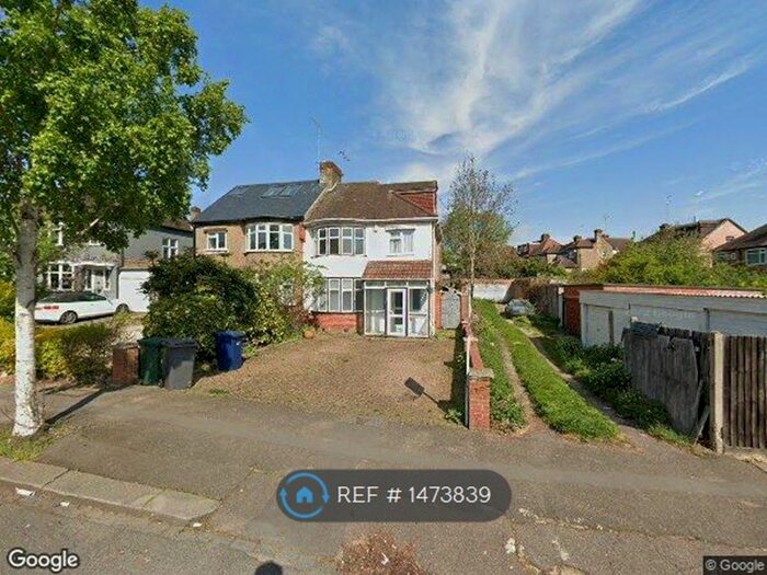 4 Bedroom Semi-Detached House To Rent In Buxted Road, London, N12