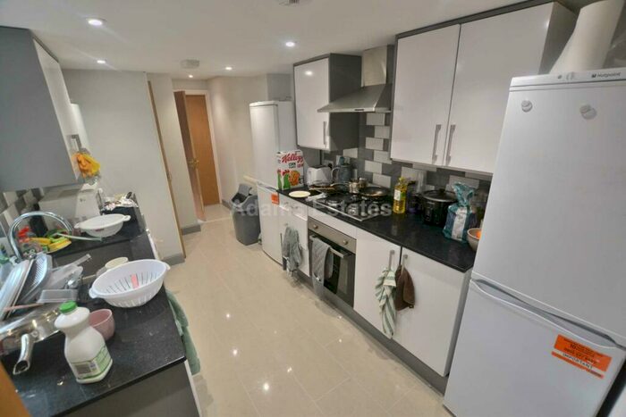 6 Bedroom Terraced House To Rent In Donnington Gardens, Reading, RG1