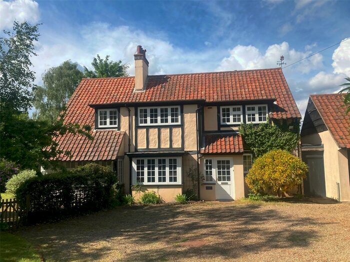 4 Bedroom Detached House For Sale In Saxmundham Road, Aldeburgh, Suffolk, IP15