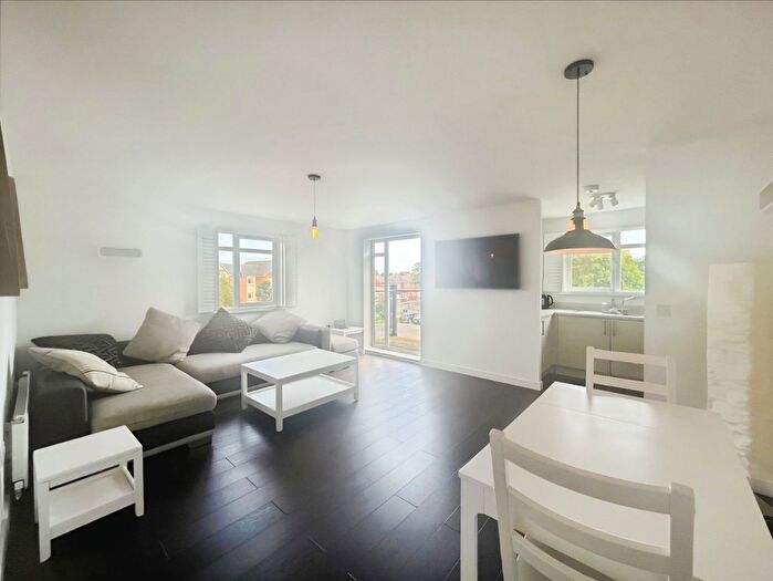 2 Bedroom Flat To Rent In Redwood Avenue, South Shields, NE34