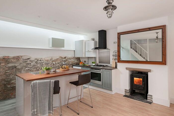 1 Bedroom Property For Sale In Lake Street, Dartmouth, Devon, TQ6