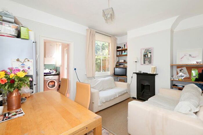 3 Bedroom Flat To Rent In Widdenham Road, Holloway, N7