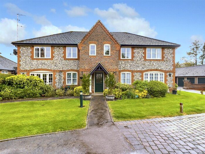 2 Bedroom Flat To Rent In Hill Farm Court, Chinnor, OX39