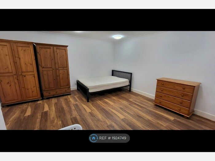 Studio To Rent In Alexandra House, London, N4
