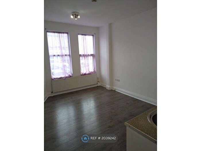 2 Bedroom Flat To Rent In Tintern Road, London, N22