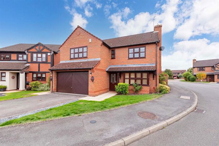 4 Bedroom Detached House For Sale In Earlsfield, Holyport, SL6