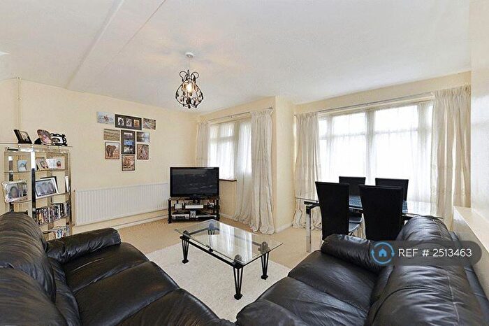 3 Bedroom Flat To Rent In Poplar, London, E14