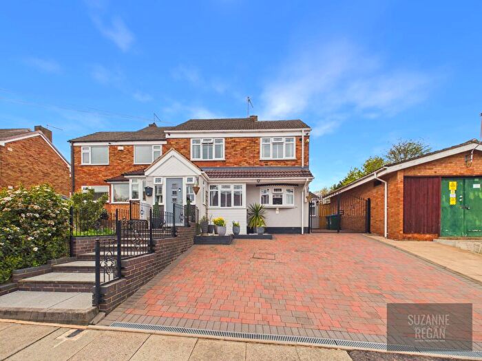 4 Bedroom Terraced House For Sale In Chatsworth Rise, Coventry, West Midlands, CV3