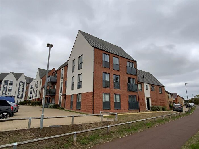 2 Bedroom Flat For Sale In Harris Way, Glebe Farm, Milton Keynes, MK17