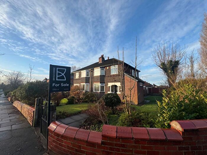 3 Bedroom Semi-Detached House For Sale In Old Clough Lane, Worsley, M28