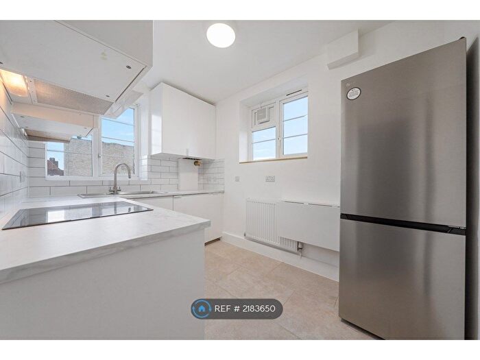 2 Bedroom Flat To Rent In Danby House, London, E9