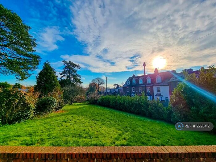 4 Bedroom Bungalow To Rent In Cronks Hill Road, Redhill, RH1