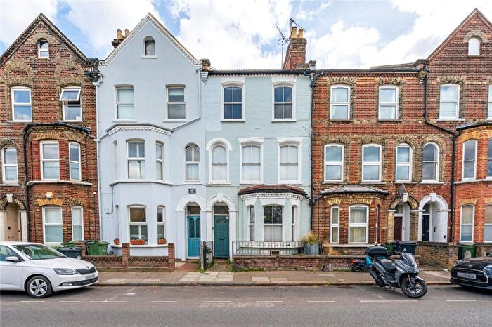 2 Bedroom Apartment For Sale In Milkwood Road, London, SE24