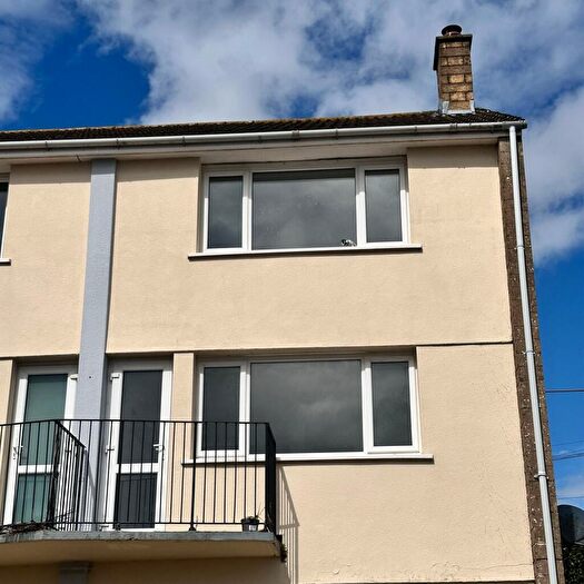 2 Bedroom Flat For Sale In Long Cross, Felton, BS40
