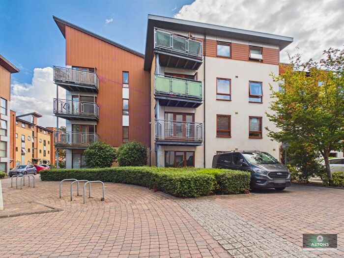 2 Bedroom Flat To Rent In Commonwealth Drive, Crawley, RH10