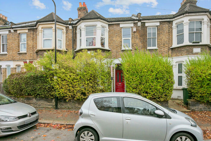 2 Bedroom Flat To Rent In Twickenham Road, Leytonstone, E11