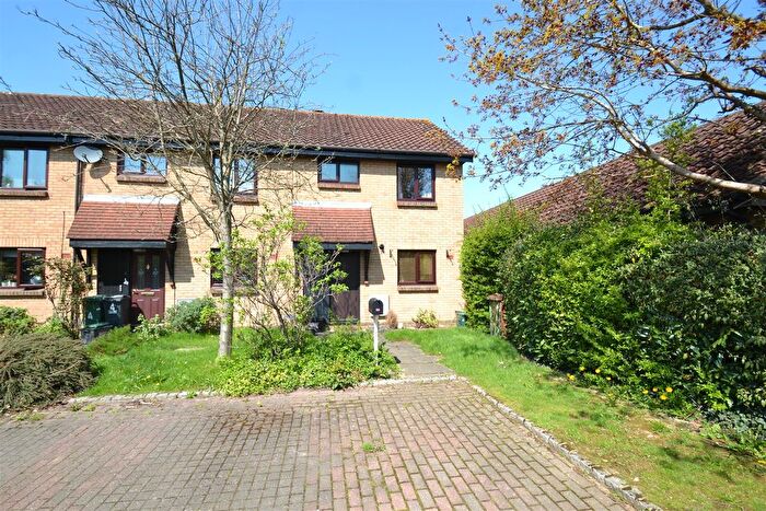 3 Bedroom End Of Terrace House To Rent In Meadowside, Horley, RH6
