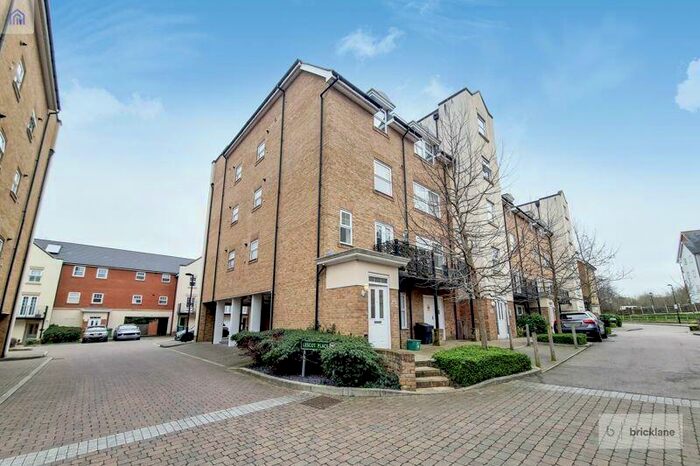 2 Bedroom Apartment To Rent In Wells View Drive, Bromley, BR2