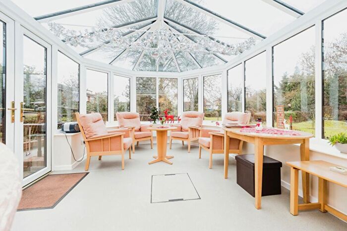 1 Bedroom Apartment For Sale In Fernleigh Court, Romford, RM7