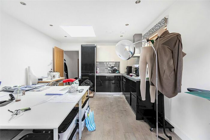 1 Bedroom Flat To Rent In Paragon Road, Hackney, London, E9