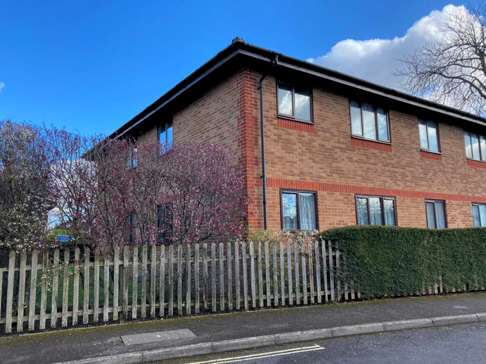 1 Bedroom Flat To Rent In Kern Close, Southampton, SO16