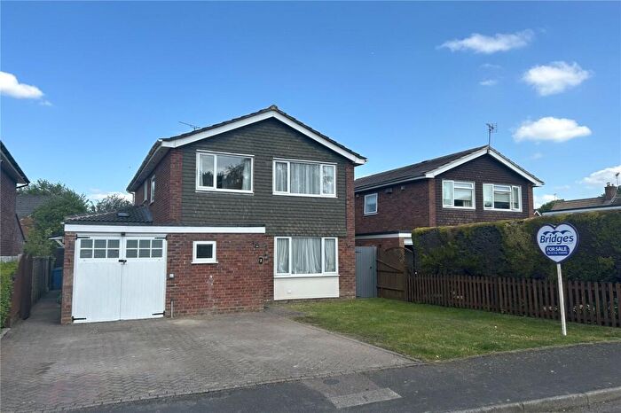 4 Bedroom Detached House For Sale In Laurel Close, North Warnborough, Hook, Hampshire, RG29