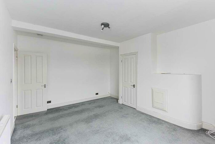 1 Bedroom Flat To Rent In B Central Parade, SE20