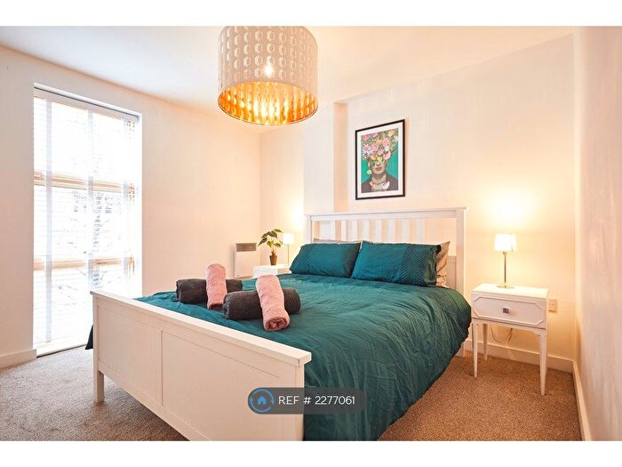 2 Bedroom Flat To Rent In Hornbeam Way, Manchester, M4