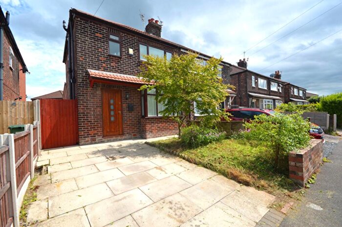 3 Bedroom Semi-Detached House For Sale In Dumbarton Road, Reddish, SK5