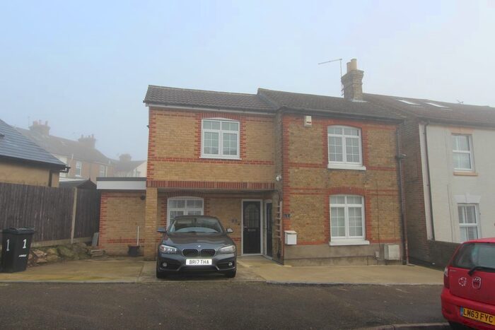 2 Bedroom Semi-Detached House To Rent In Western Road, Maidstone ME16