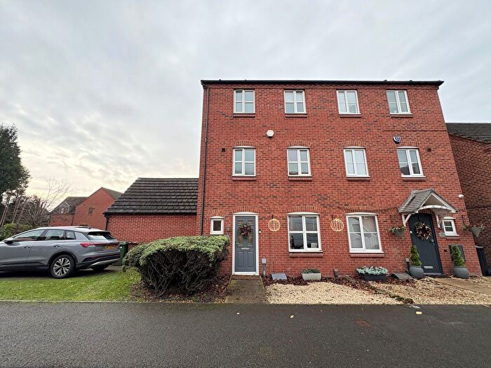 4 Bedroom Property To Rent In Bridgeside Close, Walsall, WS8