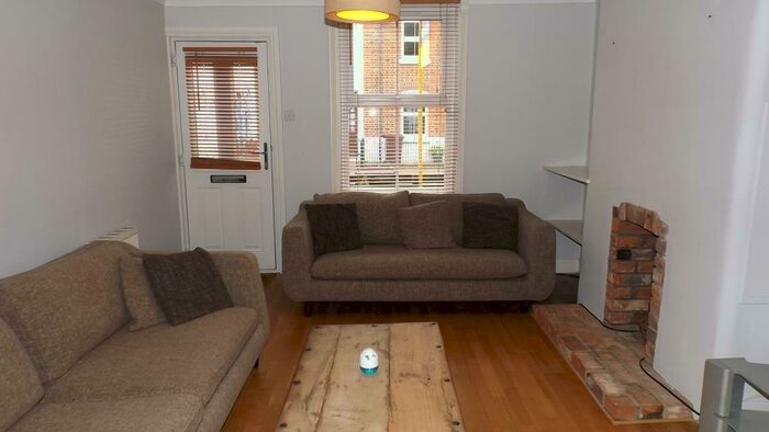 2 Bedroom Terraced House To Rent In Reading, Berkshire, RG1