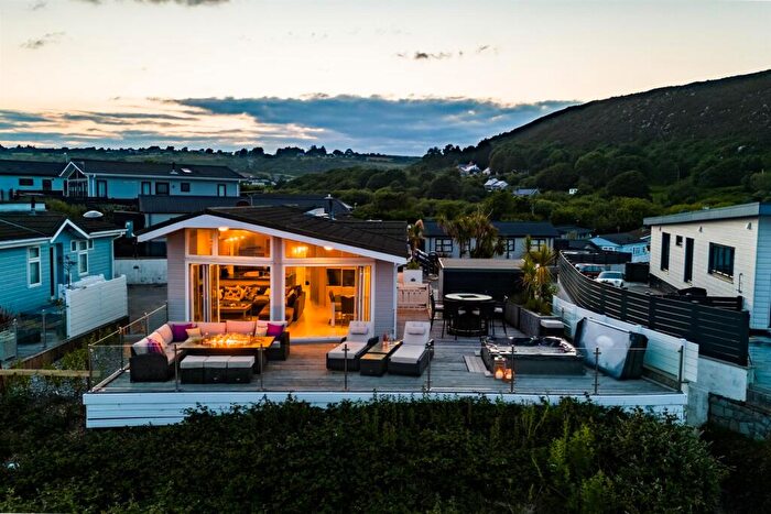 3 Bedroom Chalet For Sale In Beachfront Chalet On The Warren, LL53