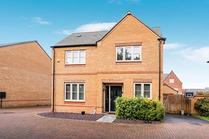 4 Bedroom Detached House For Sale In Tony Humphries Road, Banbury, OX16