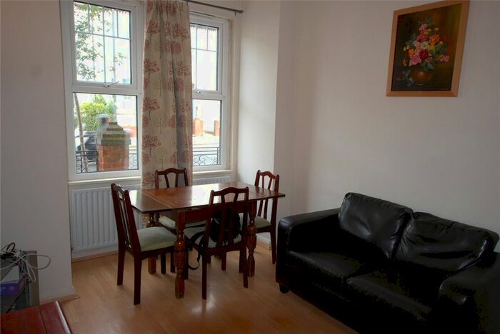 1 Bedroom Flat To Rent In Tooting Bec Road, Tooting Bec, London, SW17
