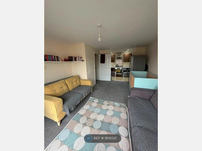 2 Bedroom Flat To Rent In Onyx Crescent, Leicester, LE4