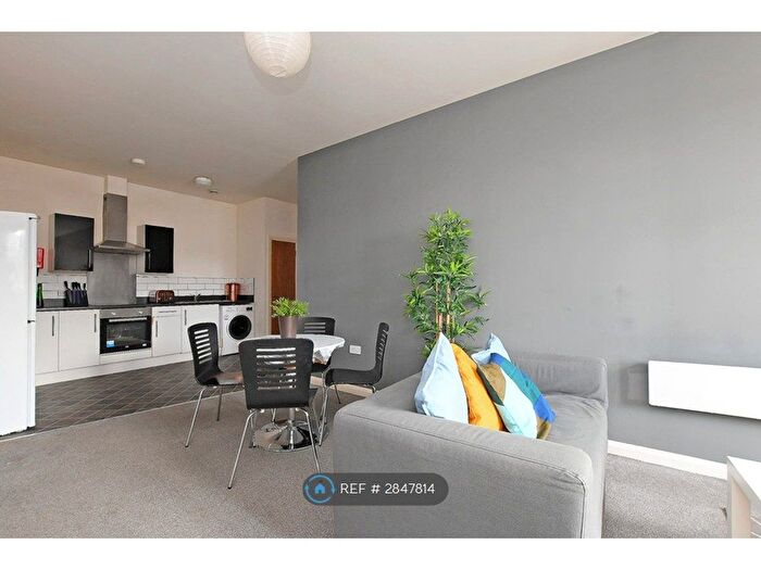 3 Bedroom Flat To Rent In Norfolk Barracks, Sheffield, S2