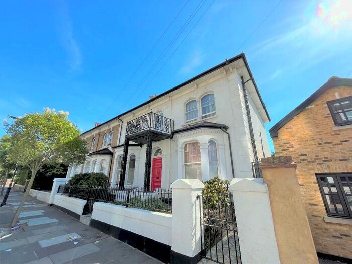 1 Bedroom Flat To Rent In Wilson Road, Southend-On-Sea, Essex, SS1