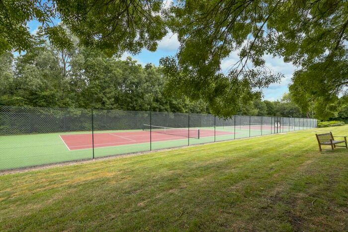 2 Bedroom Flat To Rent In Buckhurst Hill, IG9