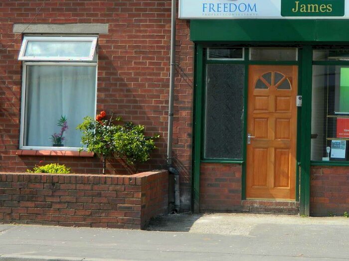 2 Bedroom Flat To Rent In Reddish Lane, Gorton, M18