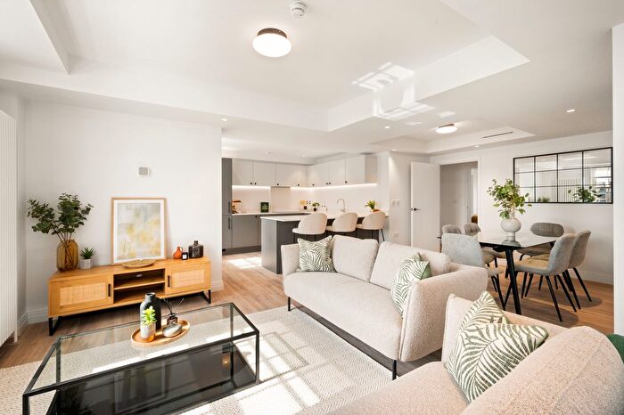 3 Bedroom Flat To Rent In Dolphin Square, London, SW1V